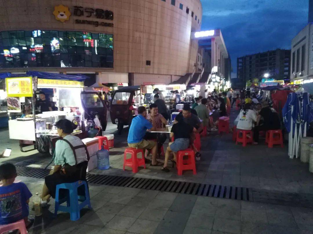 夜市经济回暖，城市焕发新生机活力