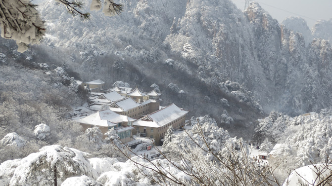 河南景区回应用假雪冒充真雪事件，诚信与透明是景区生命线