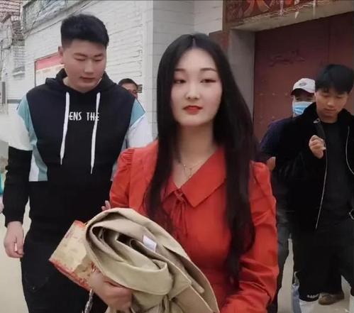 女子高额彩礼背后的婚姻危机，金钱与情感的纠葛引发离婚咨询夜谈