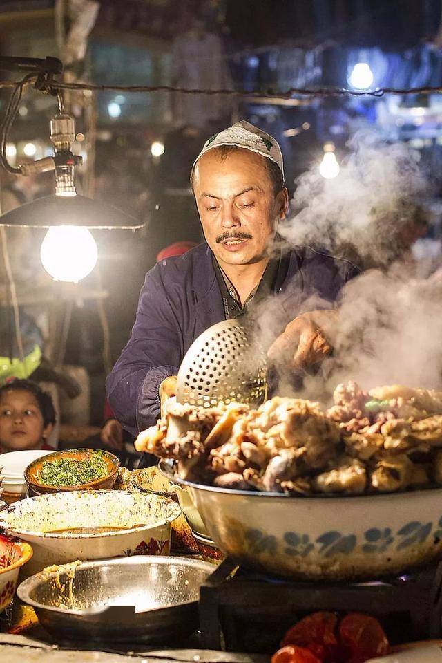 美食背后的地方风土人情探秘